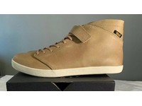 teva willow chukka